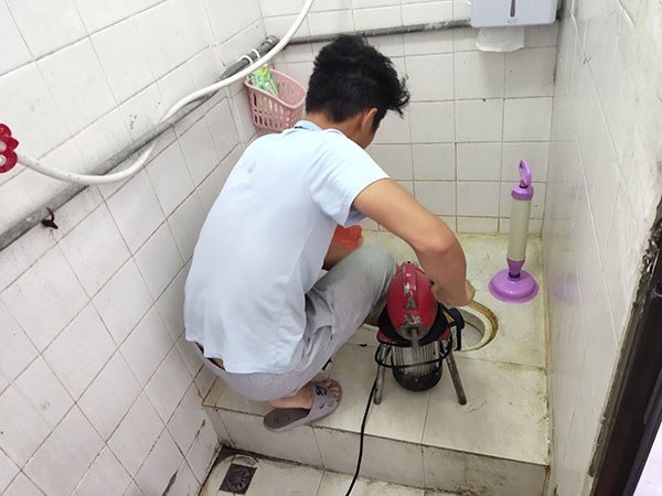 澄城肥皂掉到马桶里把马桶堵住了怎么办？马桶堵住了怎么办